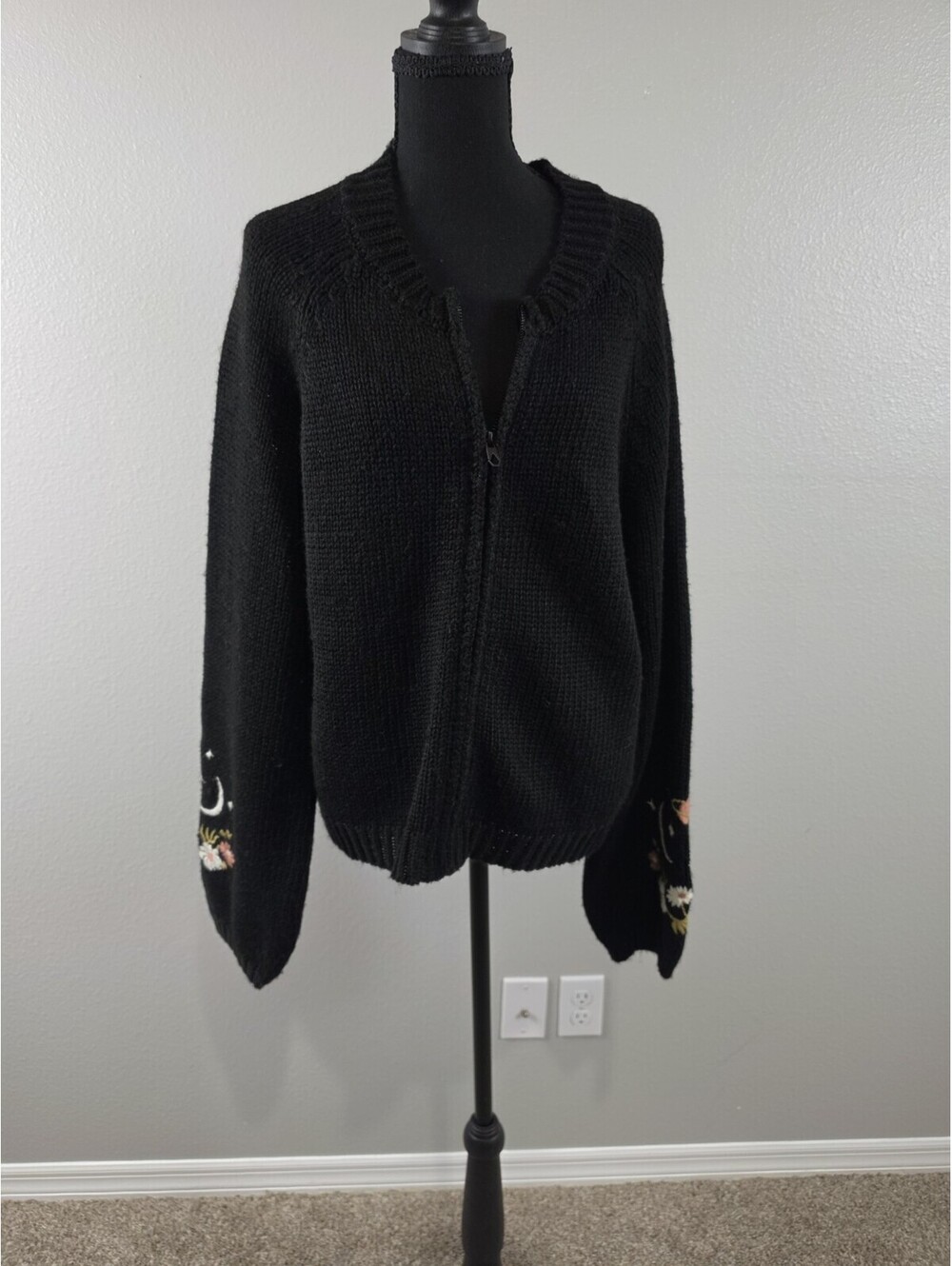 Womens Volcom Large Black Knit Zipper Seater with Embroidered Sleeve Details Top